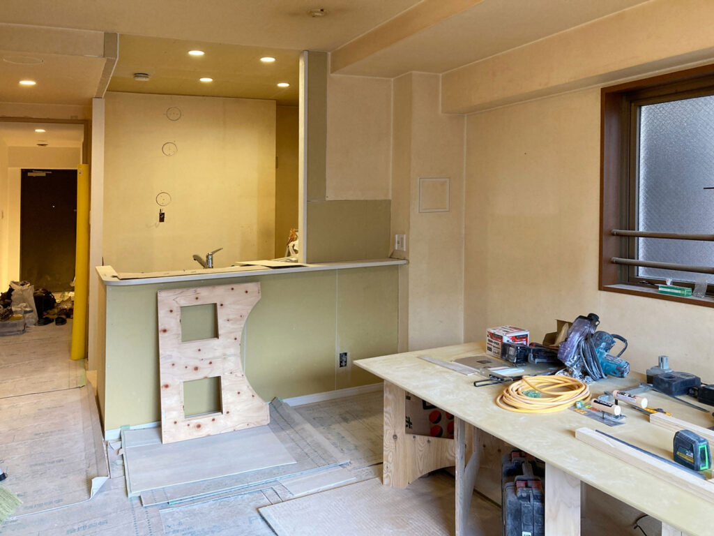 リフォーム中のキッチン工事現場